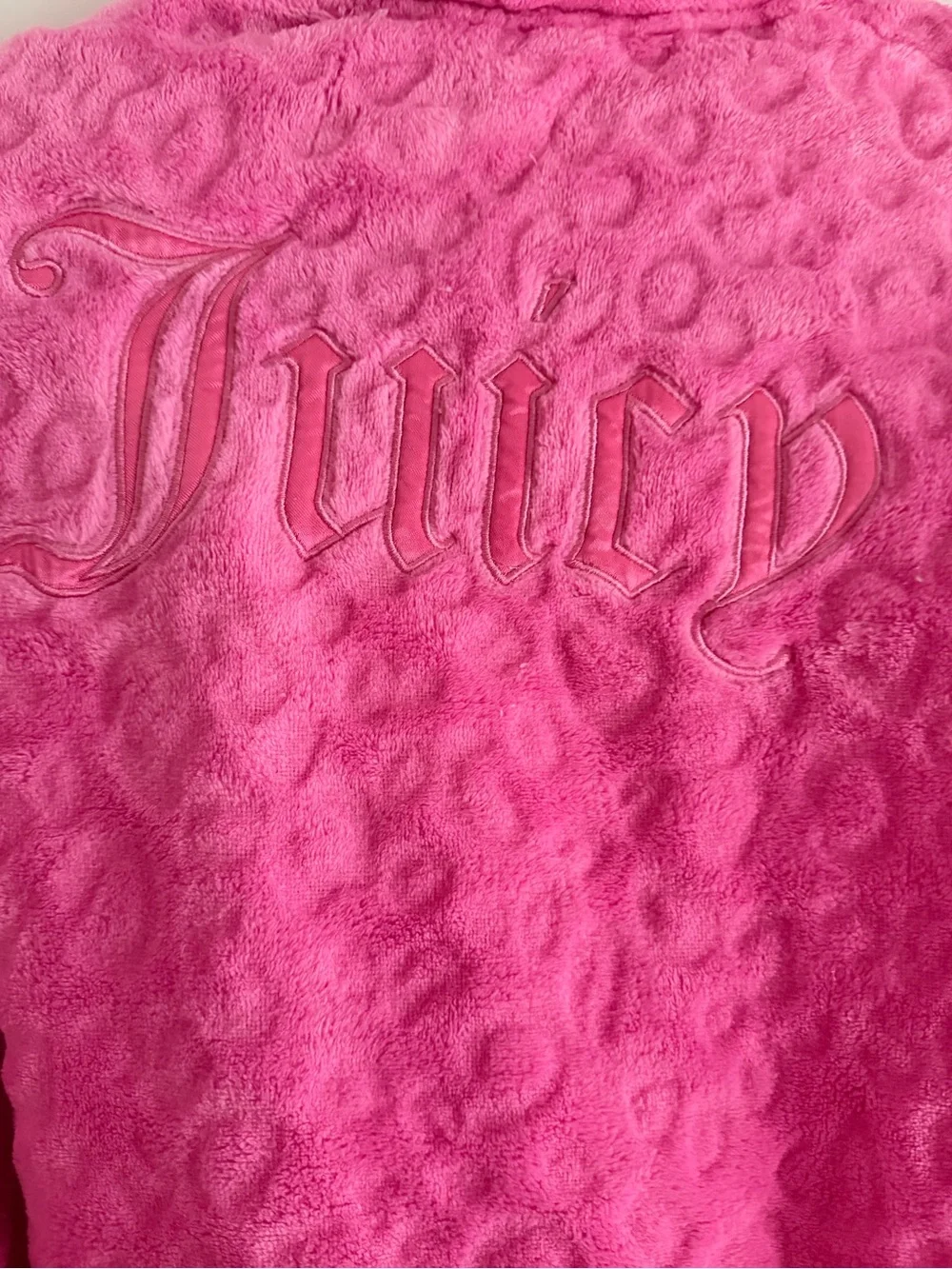 Plush, cozy and comfortable Juicy couture robe
